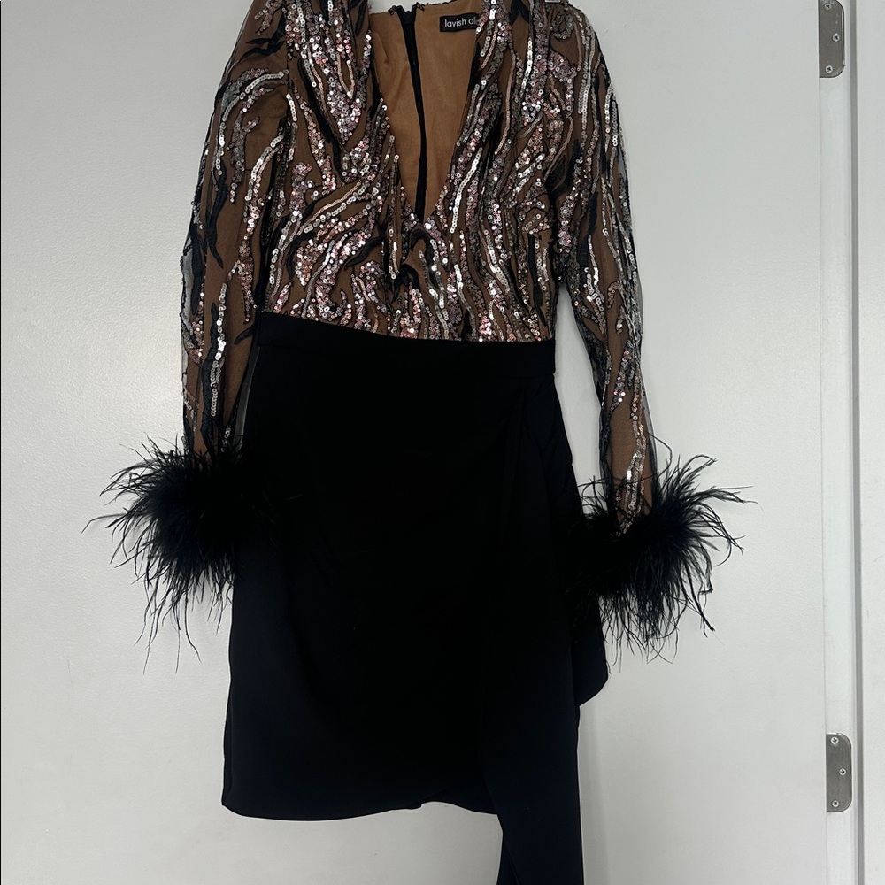 LAVISH ALICE Elegant Black and Brown Feathered Dress - Picture 11 of 11